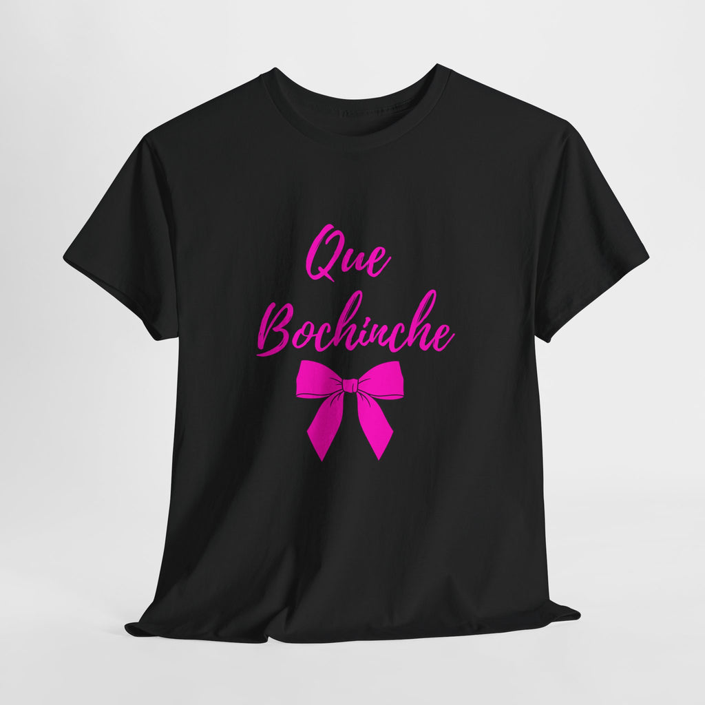 Que Bochinche Tee — Pink Script & Bow Graphic T-Shirt