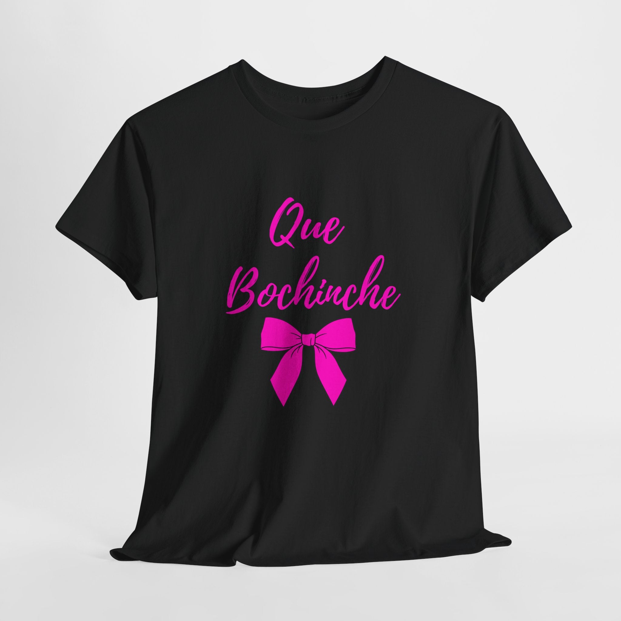 Que Bochinche Tee — Pink Script & Bow Graphic T-Shirt