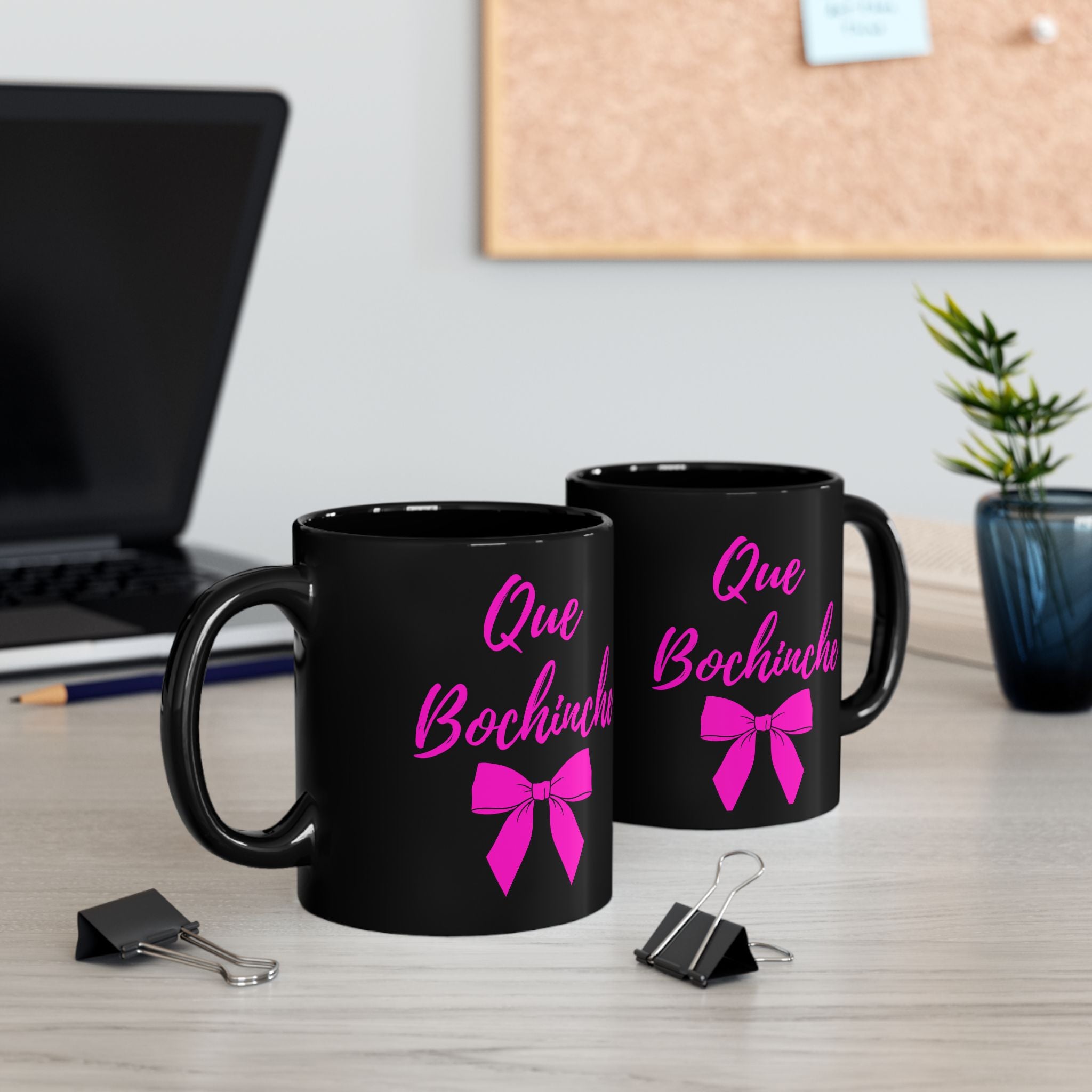 Que Bochínche Mug — Funny Spanish Phrase Coffee Cup with Pink Bow