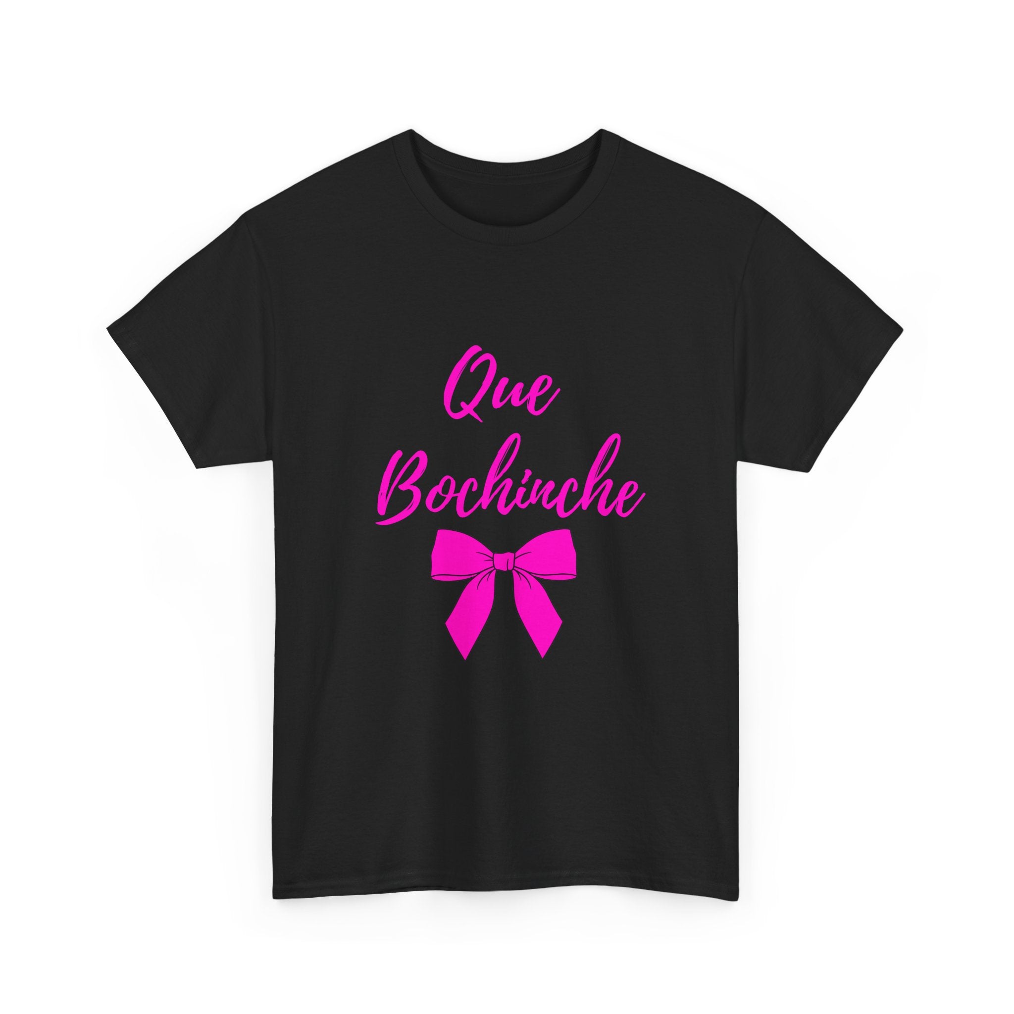 Que Bochinche Tee — Pink Script & Bow Graphic T-Shirt
